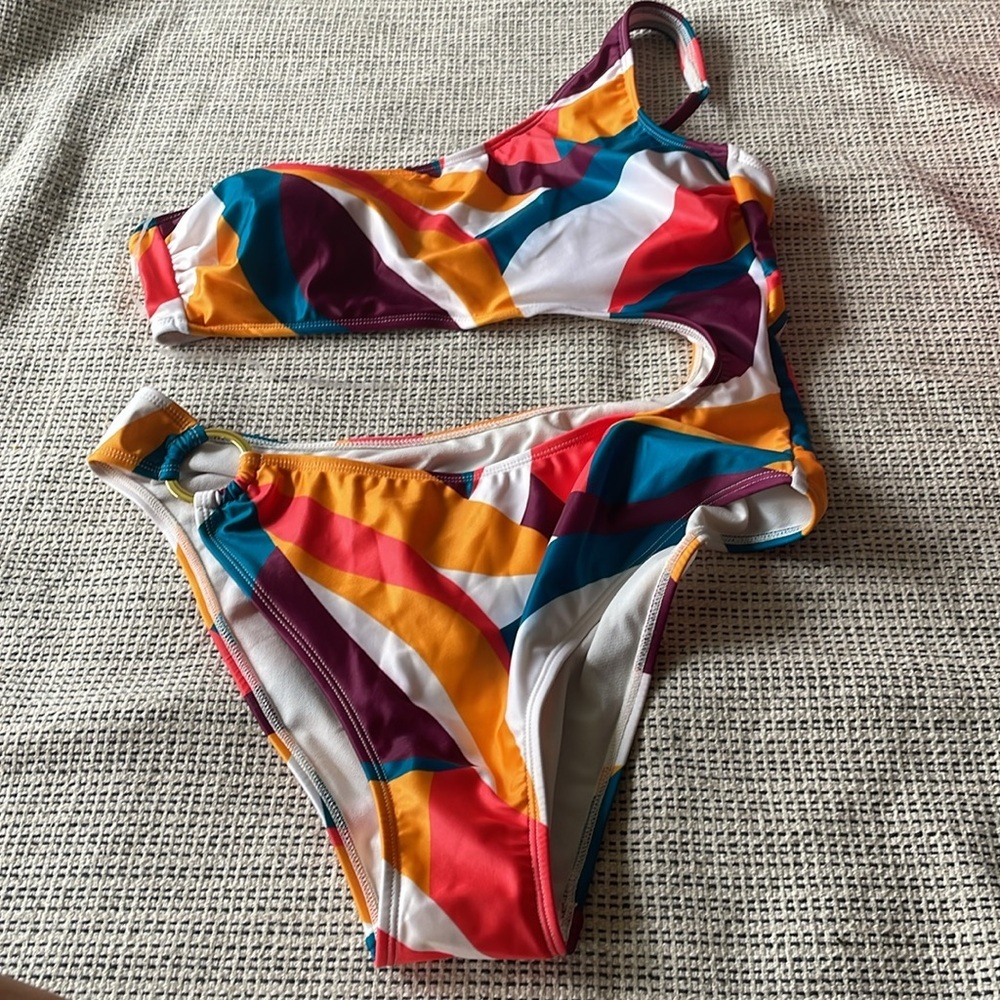 Shade & Shore One Piece Abstract - Picture 3 of 8